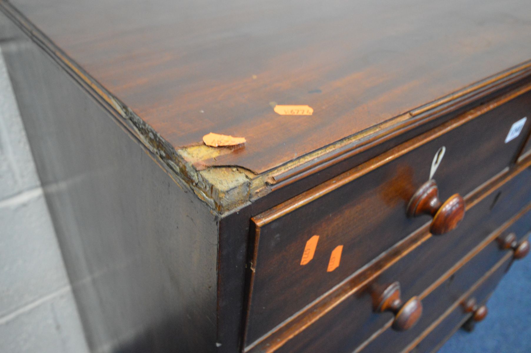 A GEORGIAN OAK CHEST OF TWO OVER THREE LONG DRAWERS, on bracket feet, width 98cm x depth 47cm x - Image 4 of 5