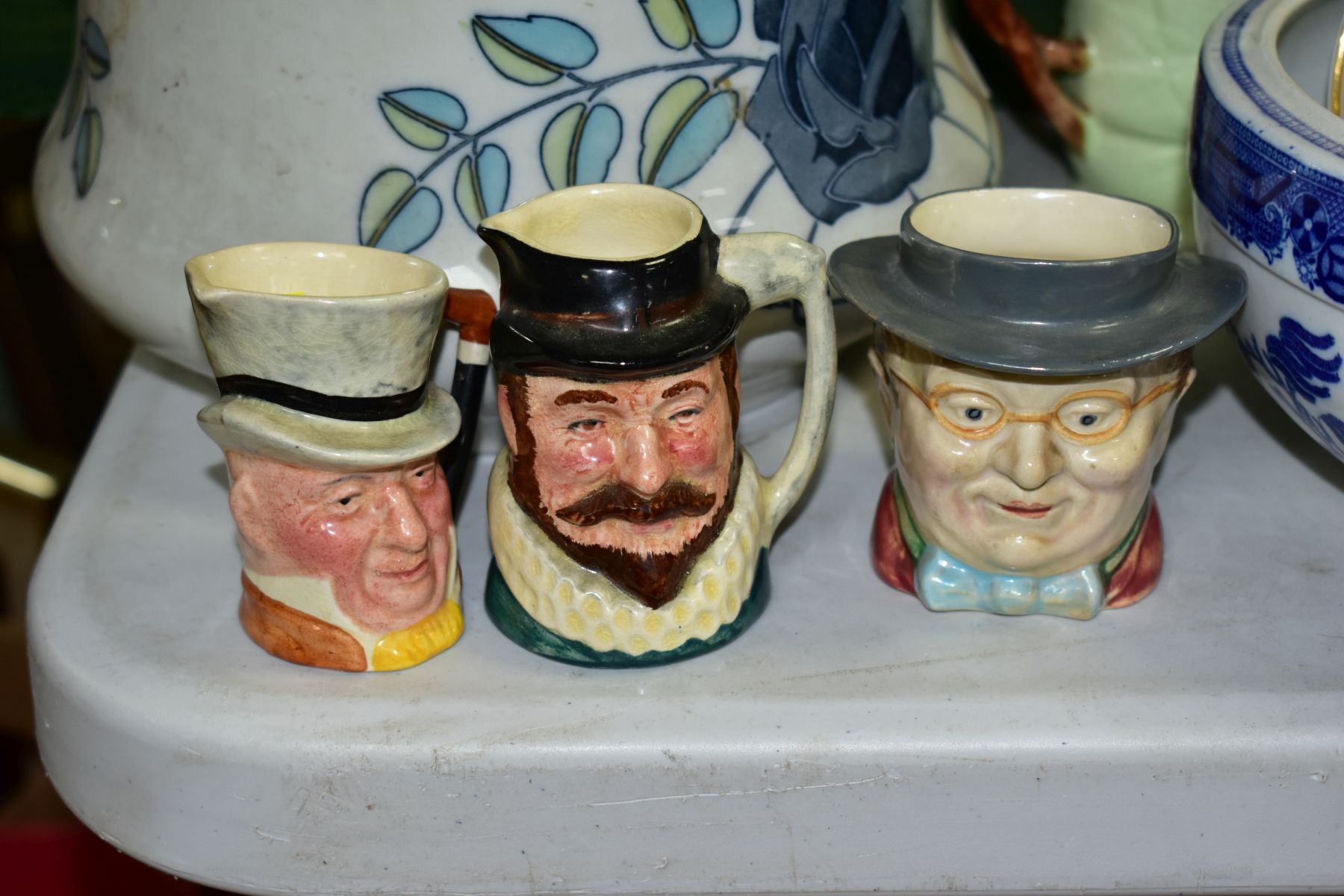 TWO BOXES AND LOOSE CERAMICS to include Beswick 'Pickwick', 'Lancaster Sandland', 'Raleigh' and ' - Image 4 of 5