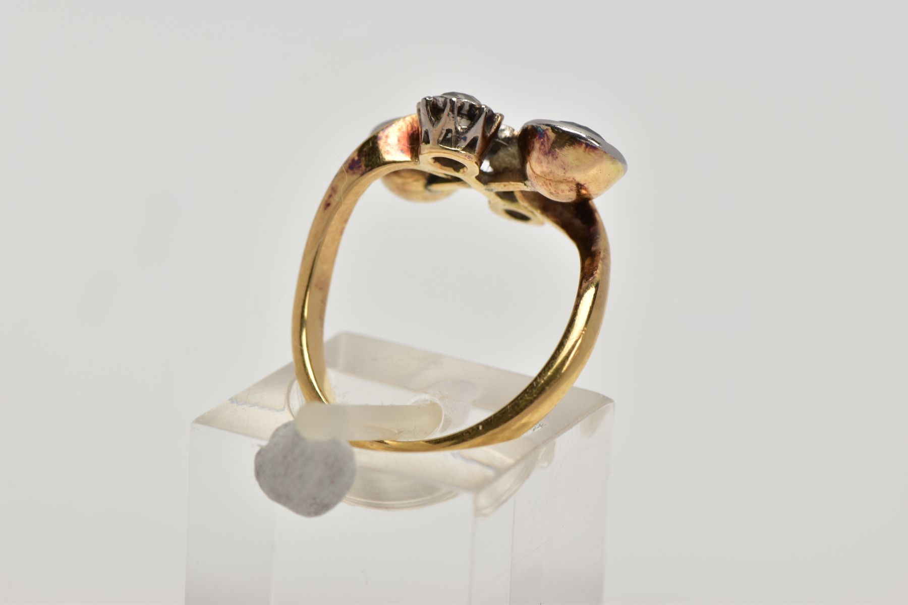 AN EARLY 20TH CENTURY 18CT GOLD GARNET AND DIAMOND DRESS RING, of a cross over design, the centre - Image 3 of 4