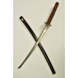 A WWII ERA JAPANESE 'GUNTO' SHORT SWORD, together with black painted/lacquered scabbard which has
