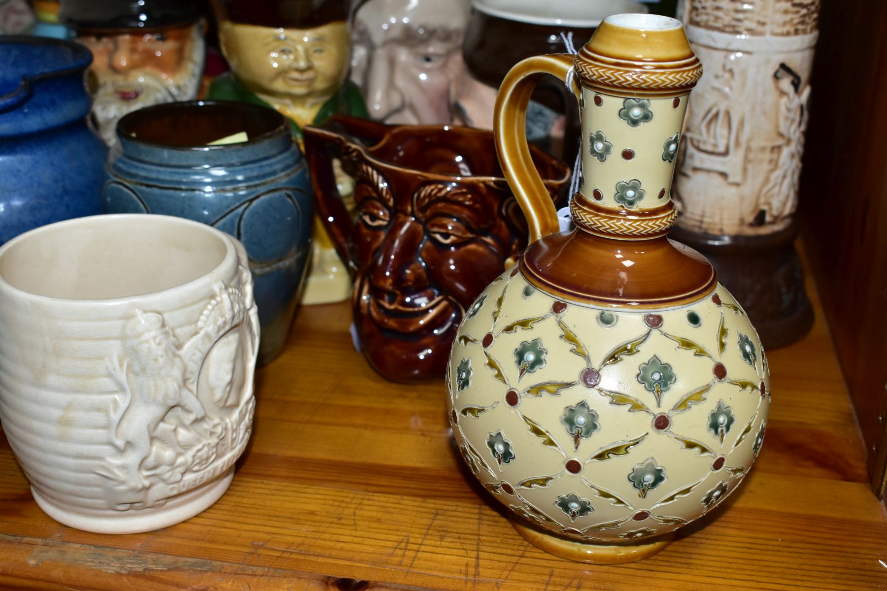 A GROUP OF STUDIO POTTERY, BOWLS, JUGS, VARIOUS CHARACTER JUGS etc, to include a Mettlach - Bild 8 aus 9