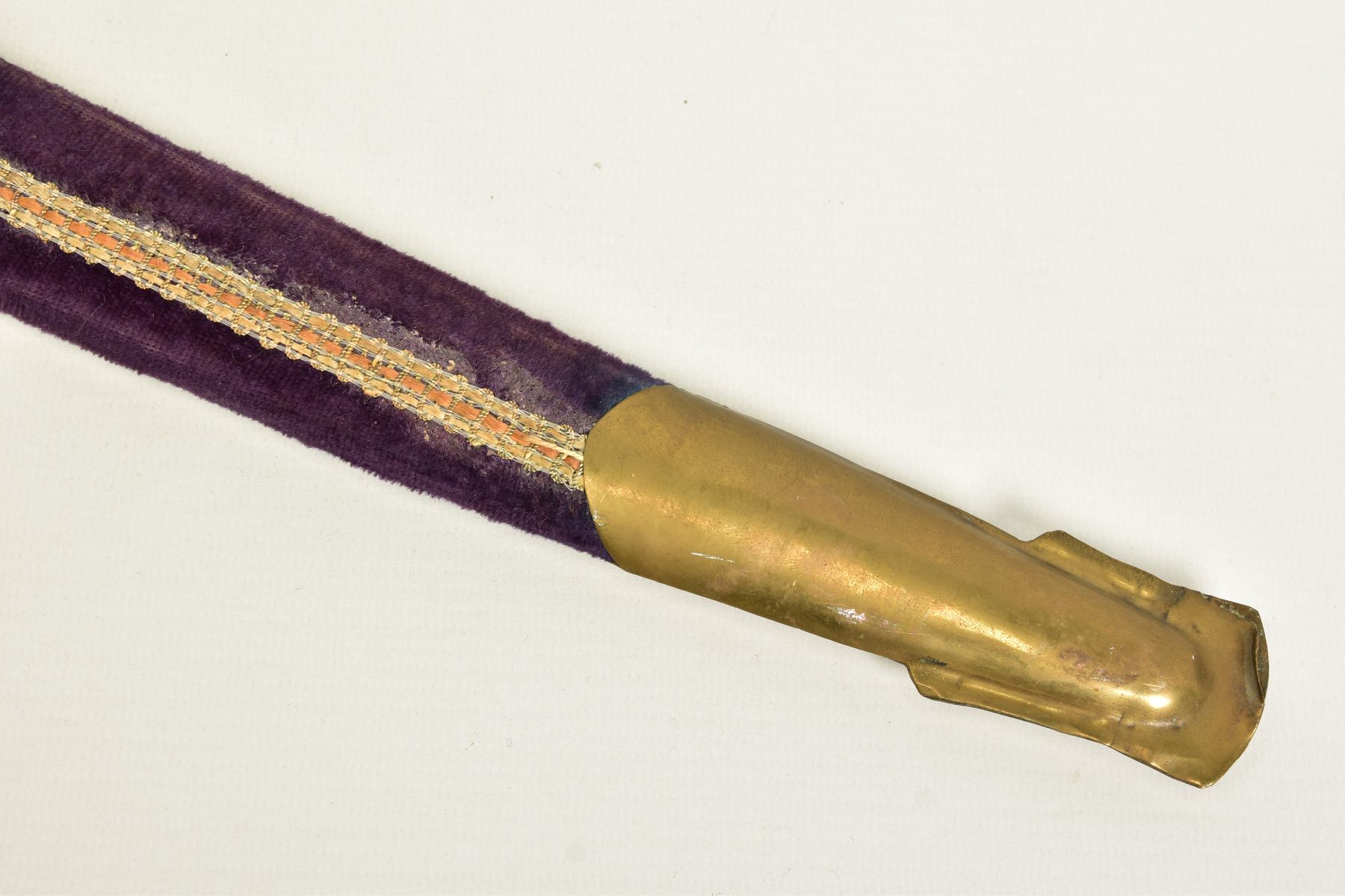 AN INDIAN MADE CURVED SWORD, in a wooden scabbard trimmed with purple coloured velvet style cloth - Image 3 of 12