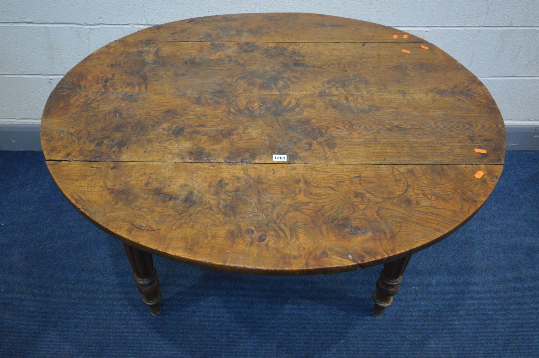 A VICTORIAN ELM CIRCULAR DROP LEAF TABLE, on fluted legs, open diameter 119cm x closed depth 64cm - Image 2 of 5