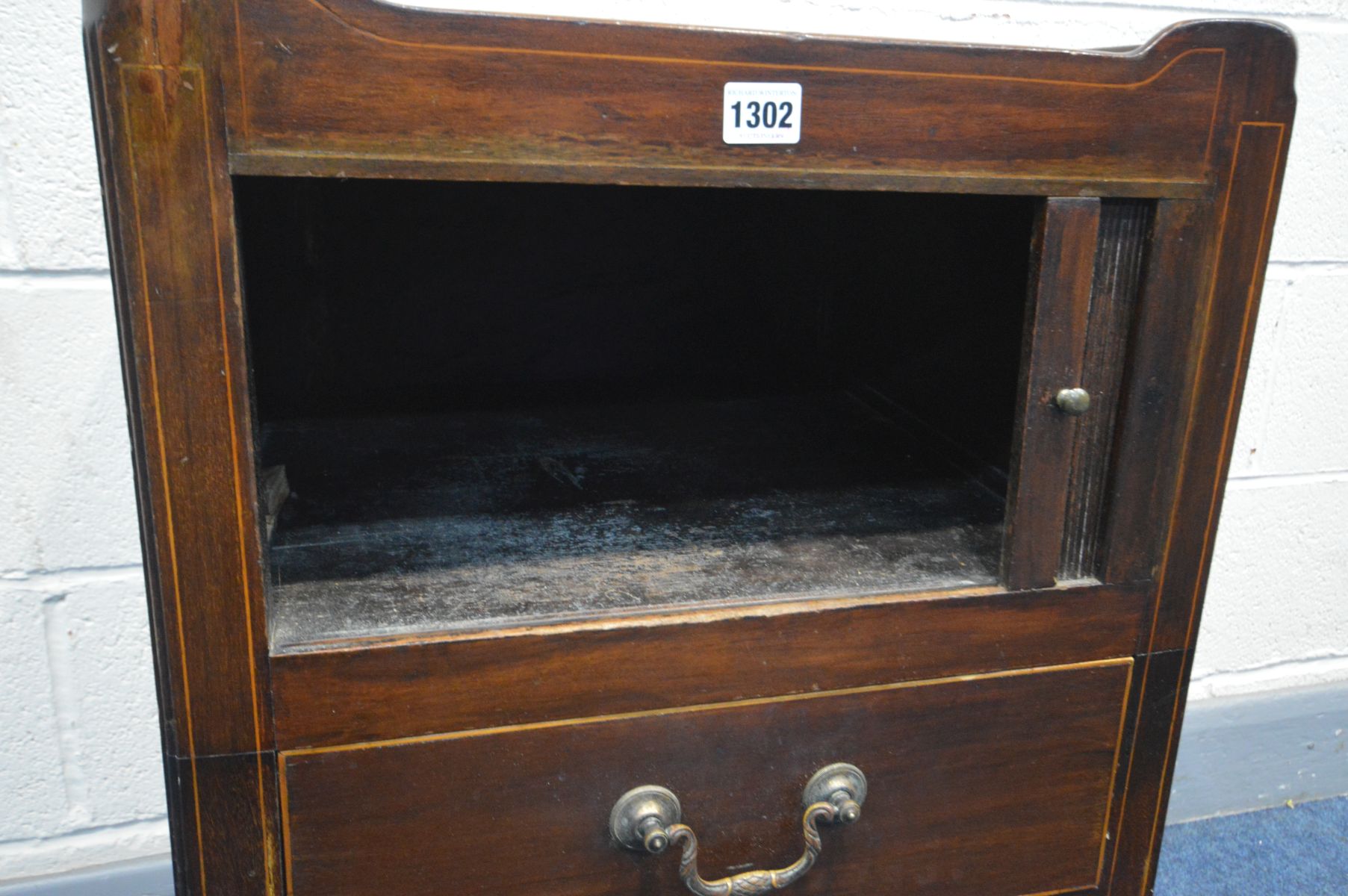 A GEORGIAN MAHOGANY AND BOX STRUNG INLAID TRAY TOP COMMODE, with a horizontal tambour front door, - Image 3 of 3