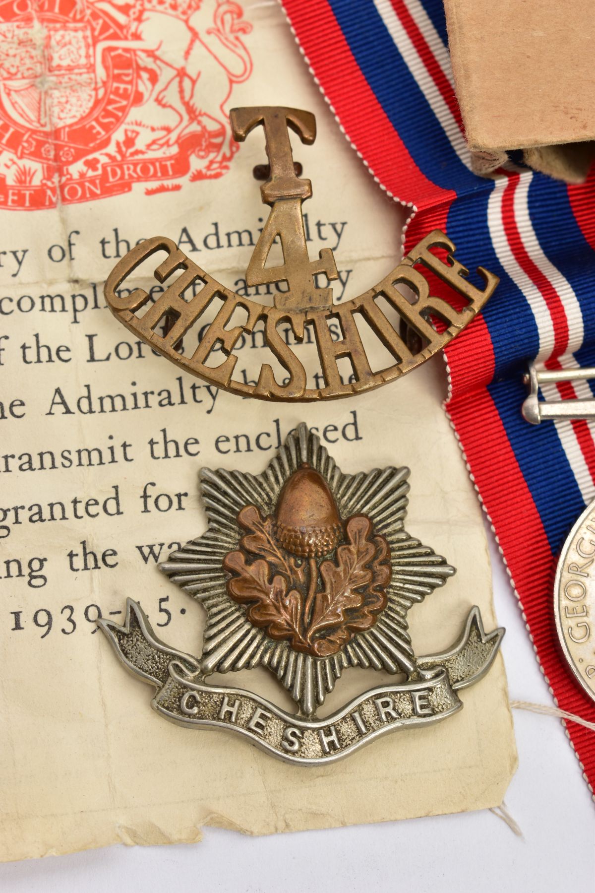 AN ORIGINAL WW2 BOX OF ISSUE (Naval) containing the 1939-45, Atlantic Stars & War medal, ribbons - Bild 3 aus 4