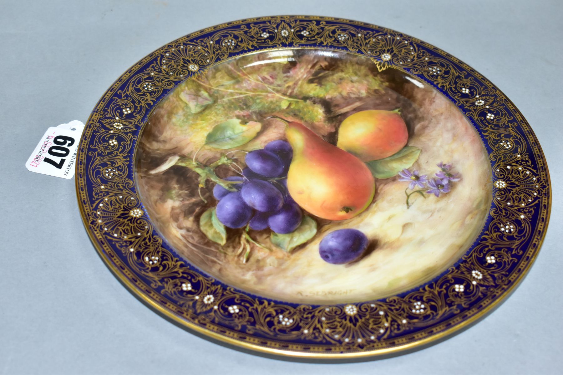 A ROYAL WORCESTER FRUIT STUDY CABINET PLATE, SIGNED R.SEBRIGHT, blue, gilt and enamelled border - Bild 6 aus 6