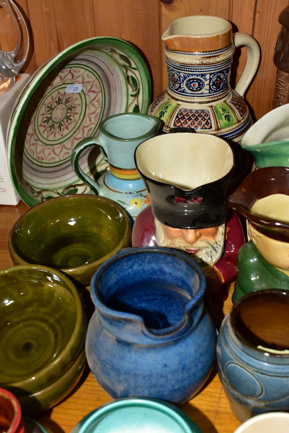 A GROUP OF STUDIO POTTERY, BOWLS, JUGS, VARIOUS CHARACTER JUGS etc, to include a Mettlach - Bild 4 aus 9