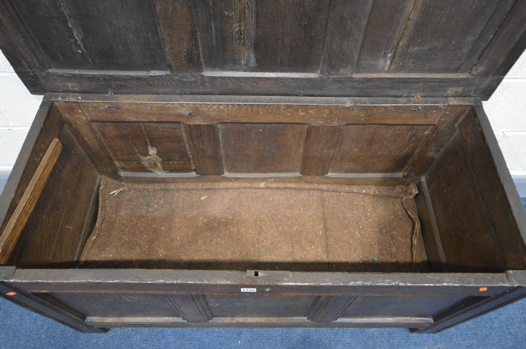 A GEORGIAN OAK PANELLED COFFER, width 126cm x depth 55cm x height 63cm (condition - historical - Image 4 of 4