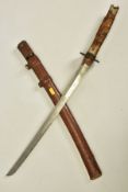 A WWII ERA JAPANESE 'GUNTO' SHORT SWORD, together with brown leather scabbard, blade length is