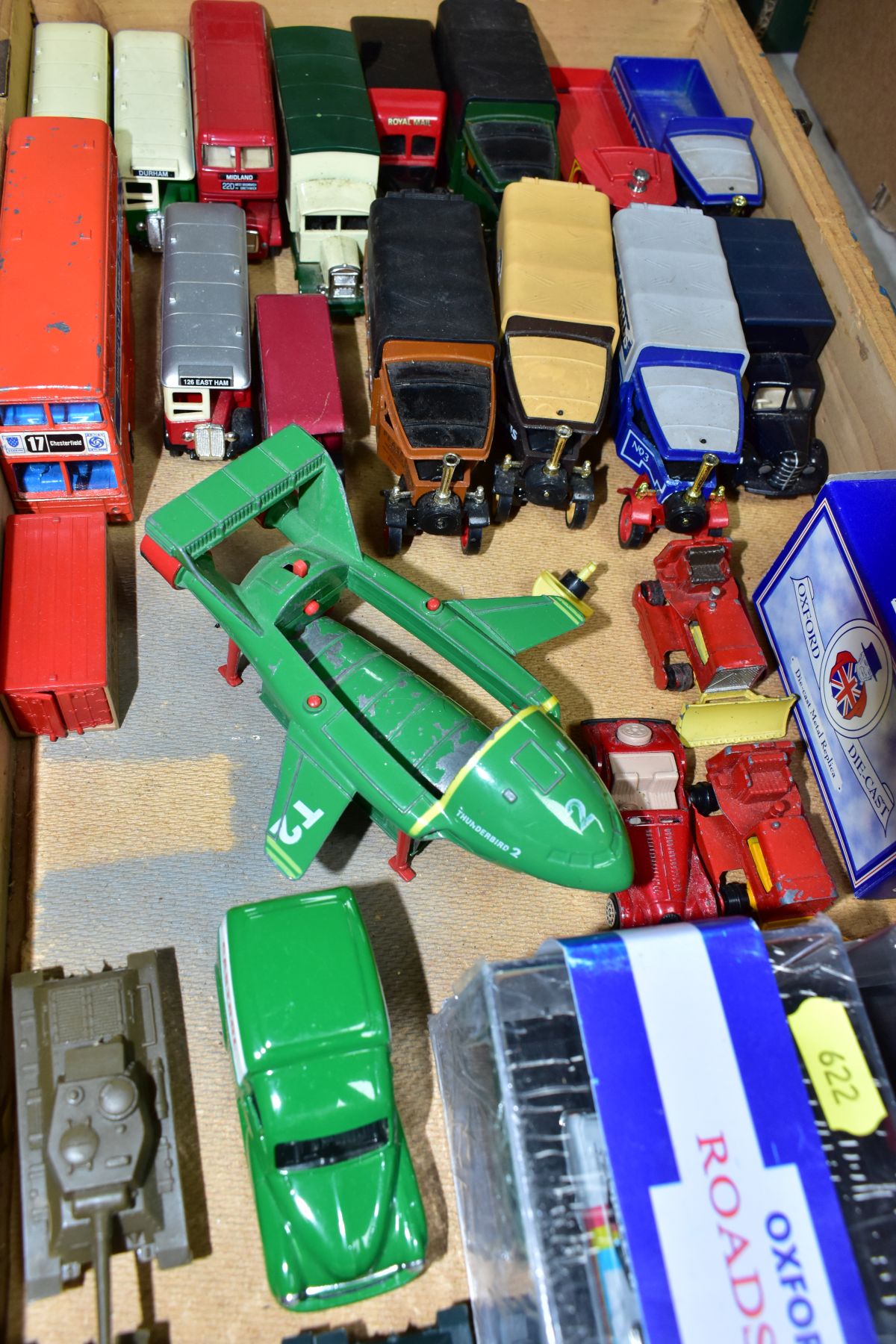 A QUANTITY OF BOXED AND UNBOXED PLAYWORN DIECAST VEHICLES, to include a quantity of Matchbox 'Models - Bild 2 aus 4
