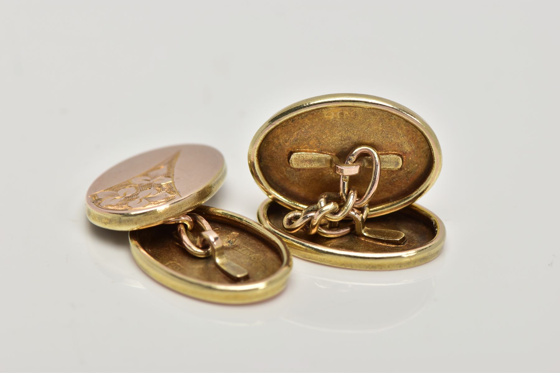 A PAIR OF 9CT GOLD CUFFLINKS, each of an oval form, engraved foliate design, hallmarked 9ct gold - Image 2 of 2