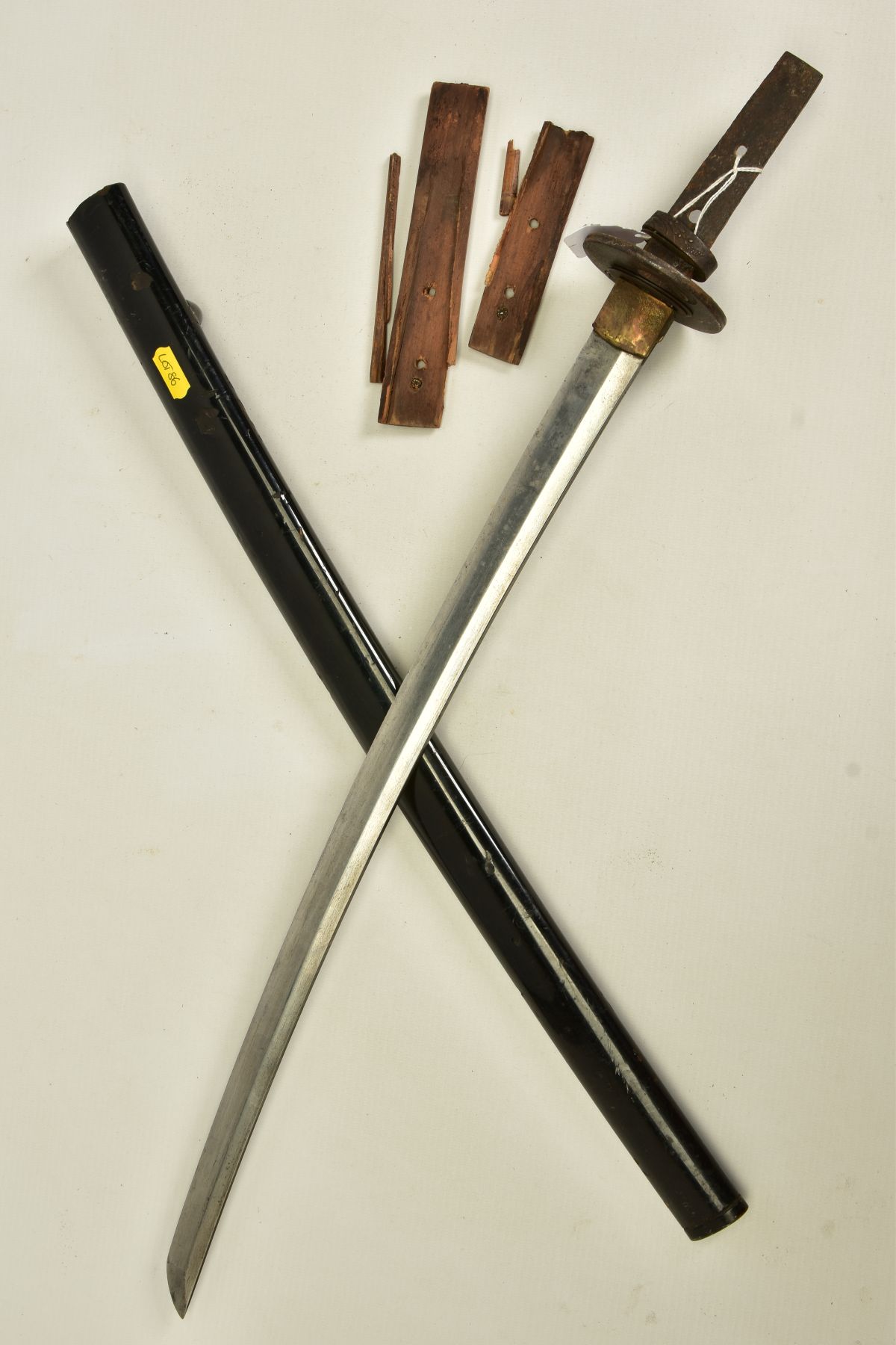 A WWII ERA JAPANESE 'GUNTO' SHORT SWORD with black painted/lacquered scabbard which is not marked, - Image 9 of 12
