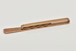 A 9CT GOLD TIE CLIP, engine turned design, hallmarked 9ct gold Birmingham, length 70mm,