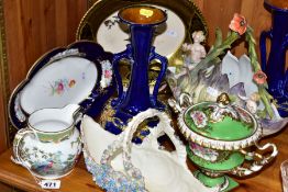 A COLLECTION OF ASSORTED LATE 19TH AND 20TH CENTURY BRITISH AND CONTINENTAL CERAMICS, including a