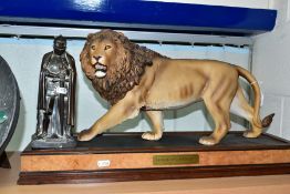 THE FRANKLIN MINT 'MONARCH OF THE SERENGETI CERAMIC LION FIGURINE, TOGETHER WITH A BRONZED METAL