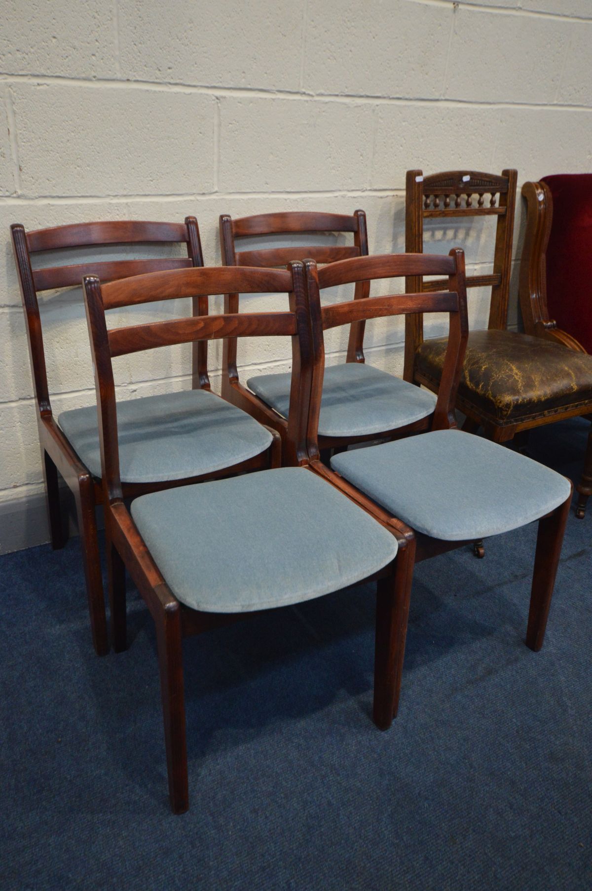 A LATE VICTORIAN MAHOGANY SCROLLED BACK CHAIR, on turned front legs, along with four mid 20th - Image 3 of 3