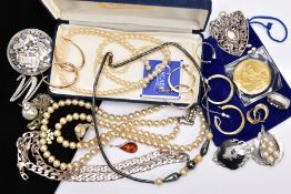 A BAG OF ASSORTED JEWELLERY, to include a pair of gold-plated twist hoop earrings, a large white