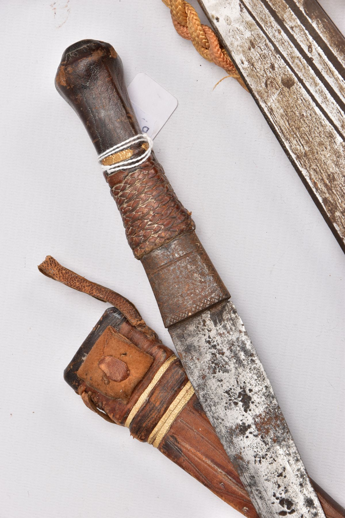 FIVE ASSORTED BLADED WEAPONS, two small short swords, curved blades, poorly constructed, knots in - Image 14 of 14