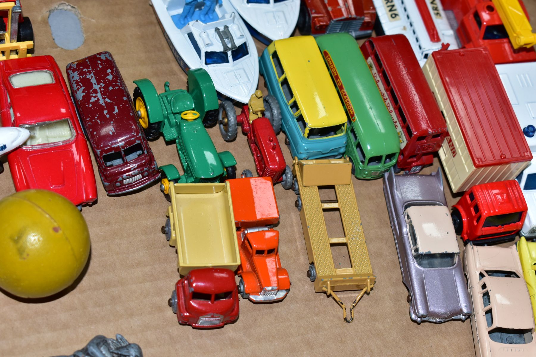 A QUANTITY OF BOXED AND UNBOXED DIECAST VEHICLES, to include a quantity of unboxed and assorted - Image 4 of 4