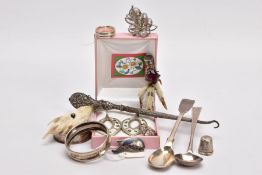 A TRAY OF SILVER AND WHITE METAL ITEMS, to include a silver fiddle pattern sauce spoon, (damage to