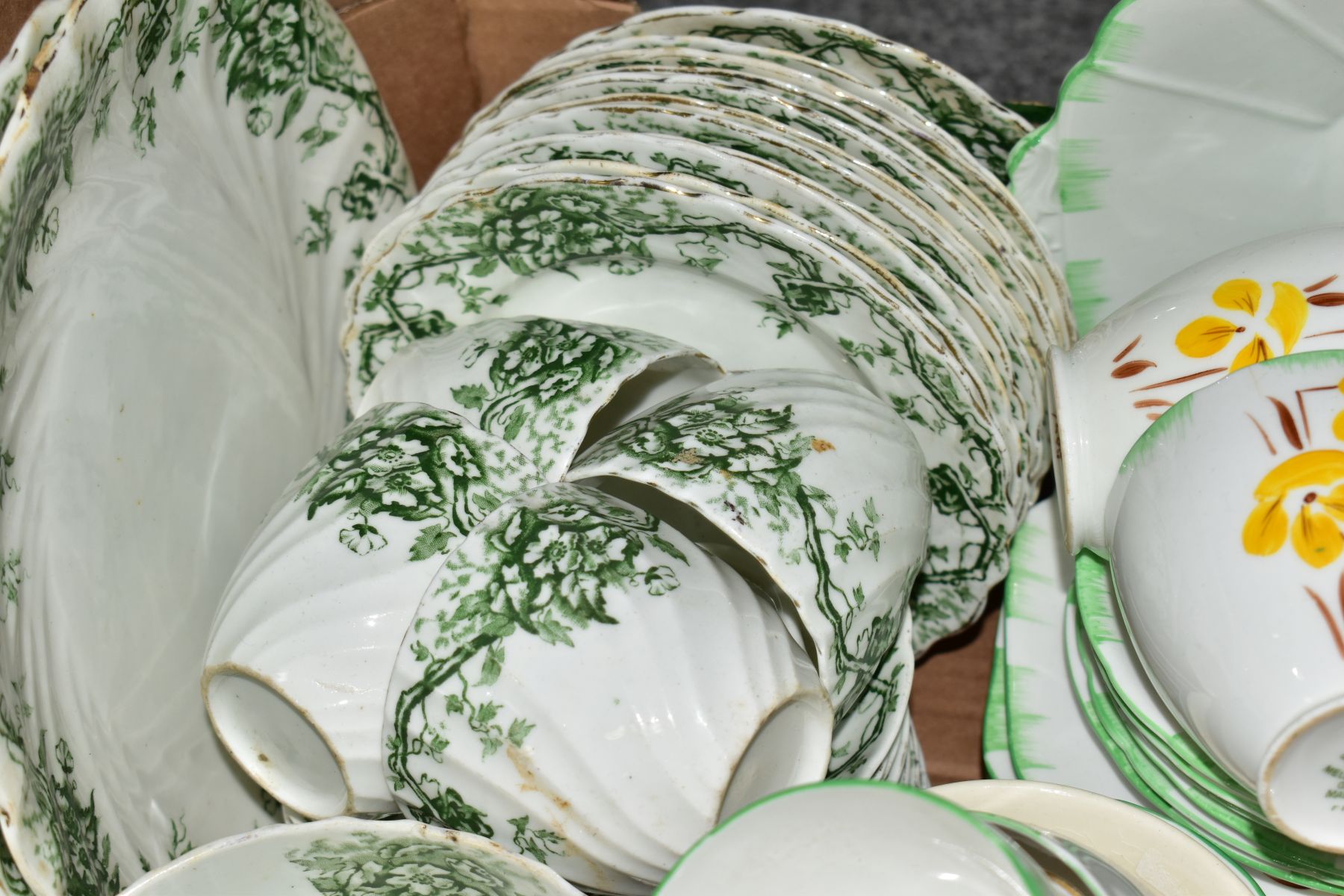 THREE BOXES OF CERAMICS AND GLASSWARES, to include Wedgwood Patrician 'Tapestry' TMD 440 dinner - Image 6 of 6