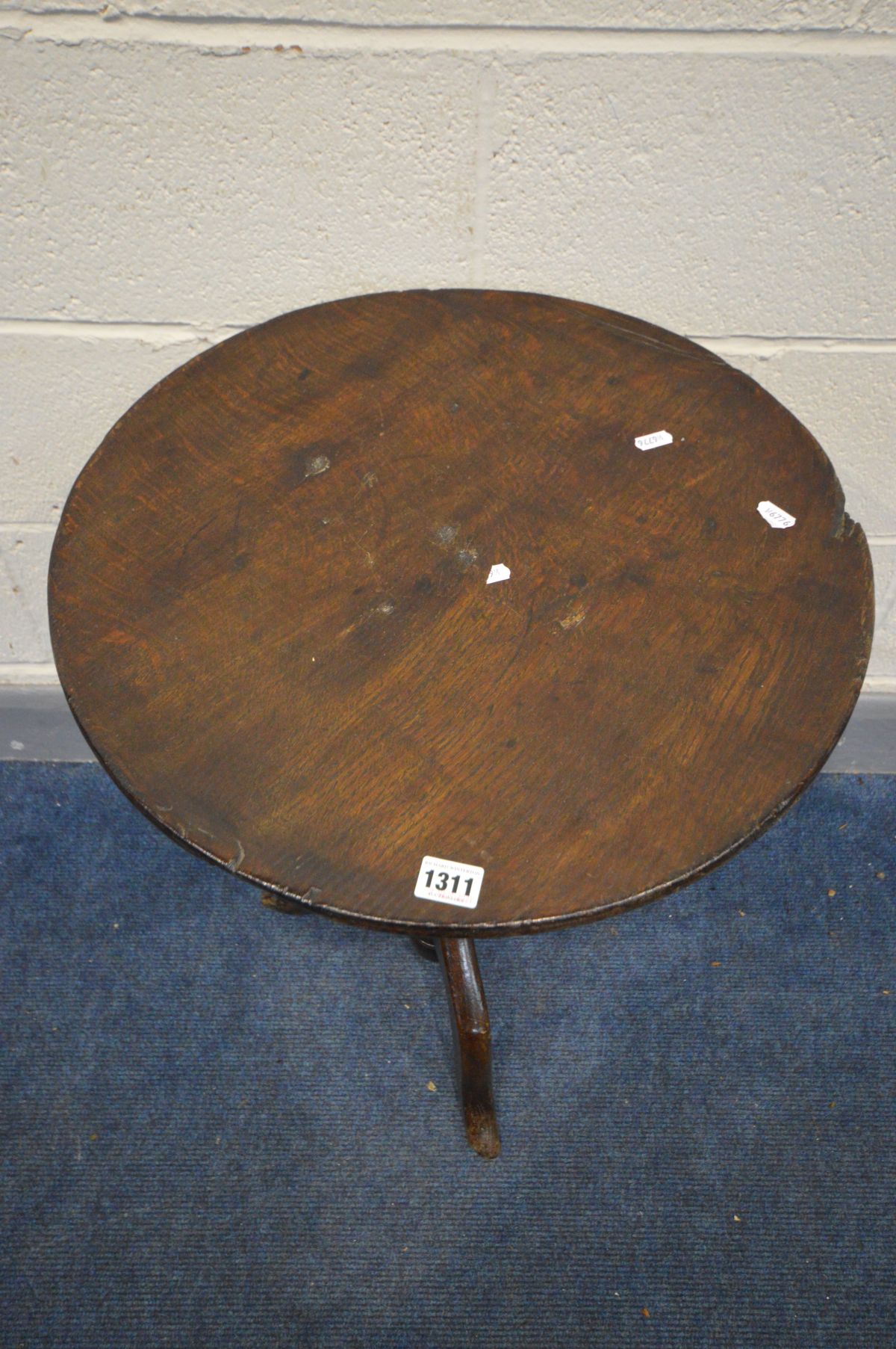 AN 18TH CENTURY AND LATER OAK CIRCULAR TOP TRIPOD TABLE (condition - faults, repairs and - Image 2 of 3