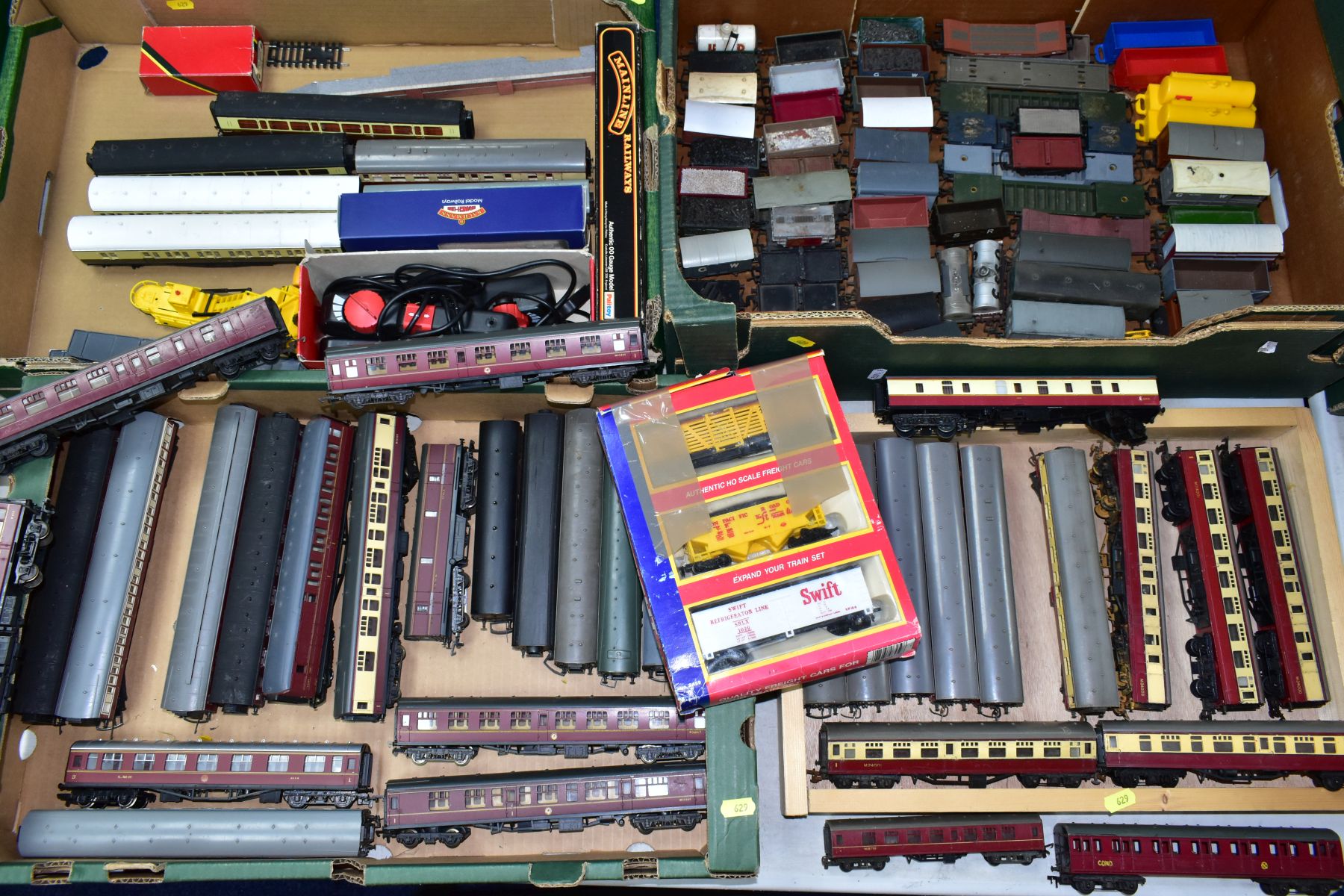 A QUANTITY OF BOXED AND UNBOXED MAINLY 00 GAUGE ROLLING STOCK, Hornby Dublo, Tri-ang, Hornby,