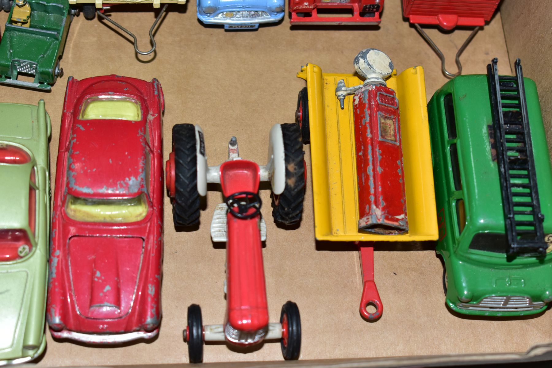 A QUANTITY OF UNBOXED AND ASSORTED PLAYWORN DIECAST VEHICLES, to include Spot-On Austin A40 - Image 6 of 6