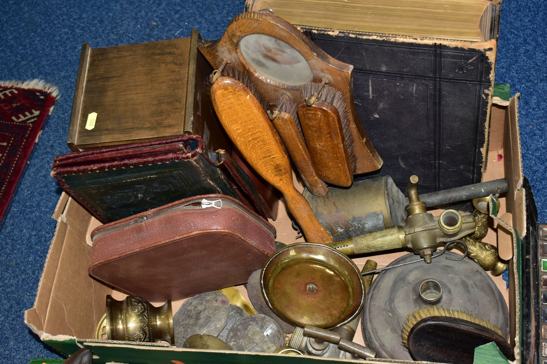 TWO BOXES OF CLOCKS, TREEN, METALWARES AND OTHER ITEMS, to include two 20th Century wooden cased - Image 4 of 5