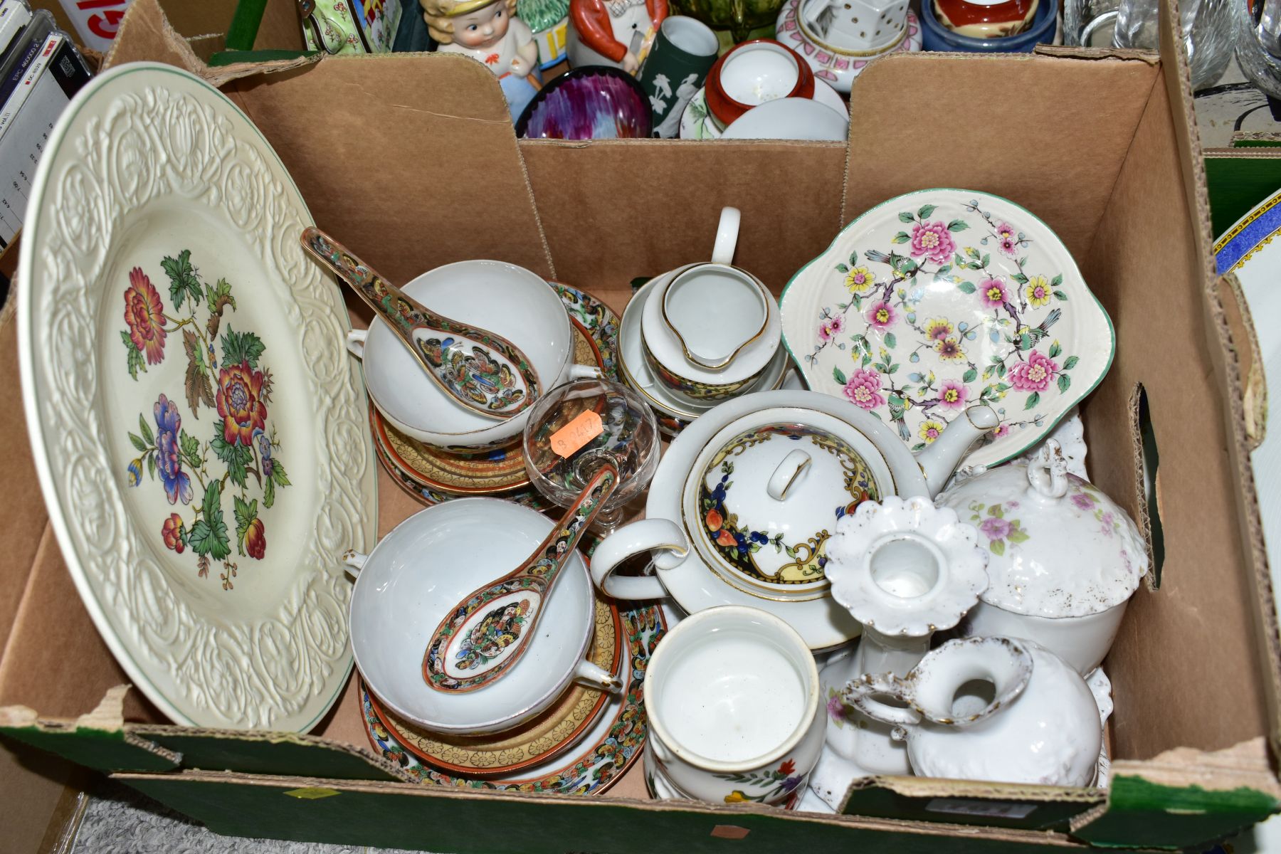 THREE BOXES OF CERAMICS AND GLASSWARES, to include Wedgwood Patrician 'Tapestry' TMD 440 dinner - Image 2 of 6