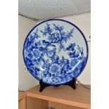 A LATE 19TH CENTURY JAPANESE PORCELAIN CHARGER, blue and white decoration of an exotic bird