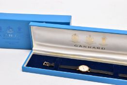 A LADIES 9CT GOLD 'GARRARD' WRISTWATCH, quartz movement, round champagne dial signed 'Garrard',