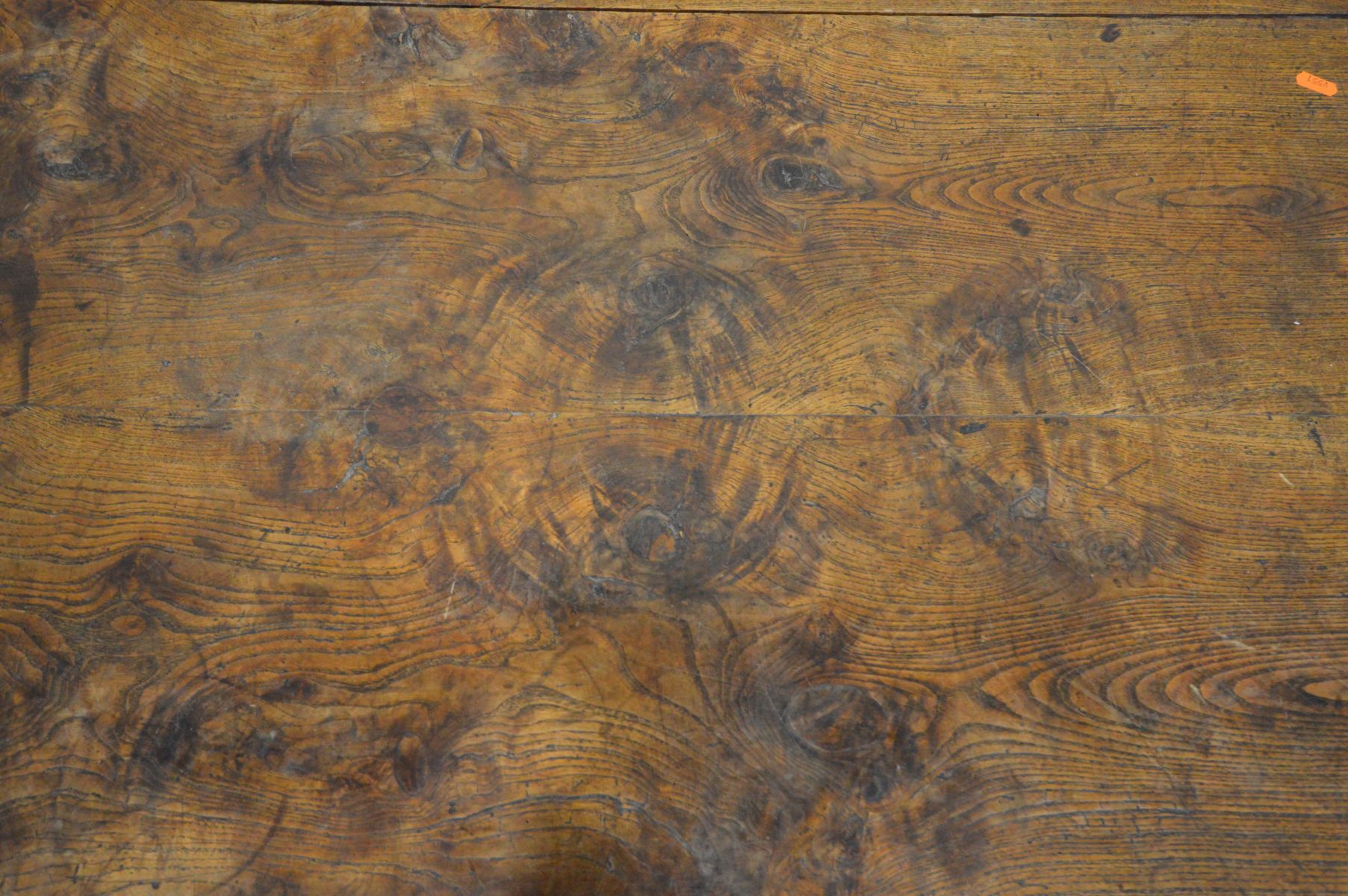 A VICTORIAN ELM CIRCULAR DROP LEAF TABLE, on fluted legs, open diameter 119cm x closed depth 64cm - Image 4 of 5