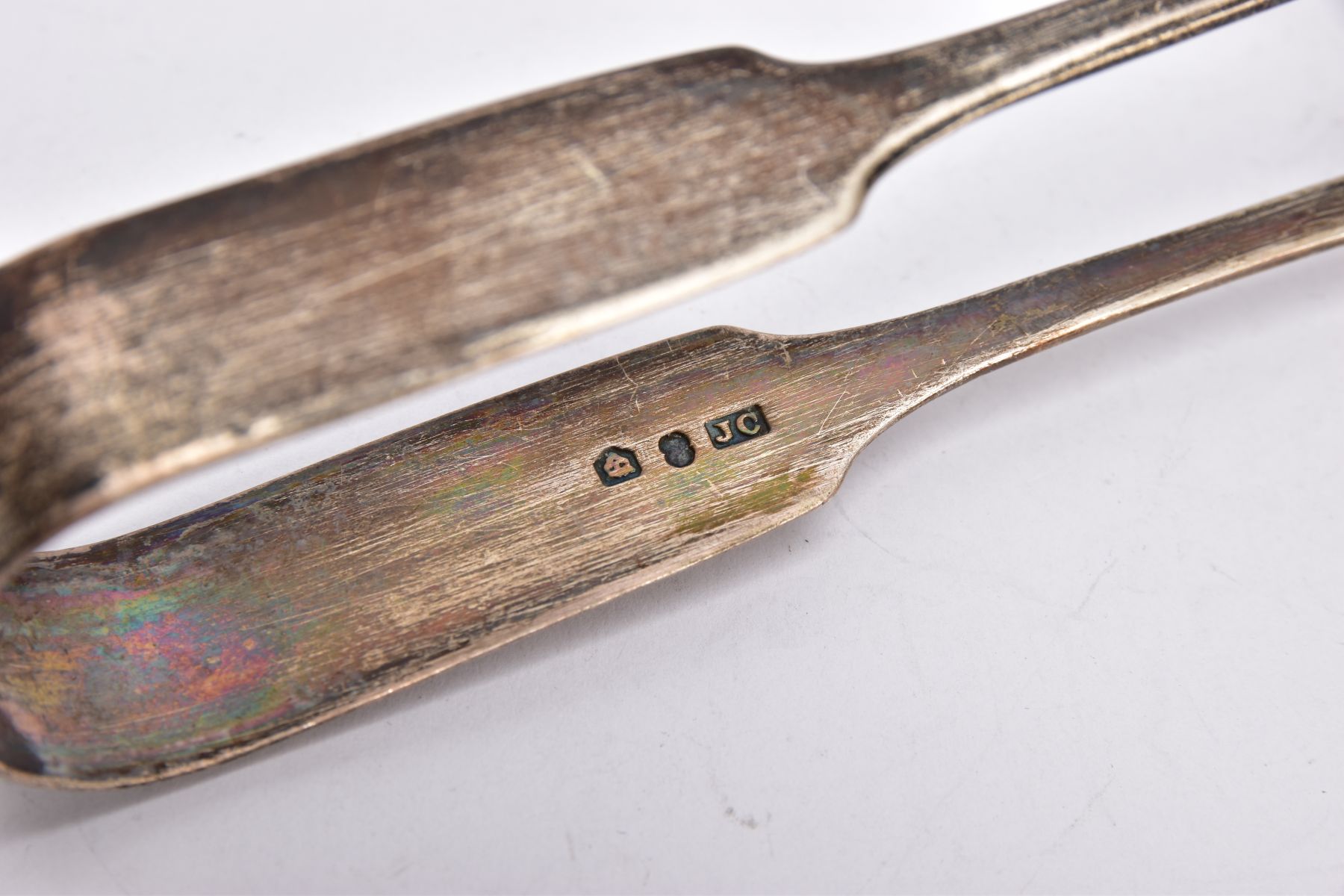 A PAIR OF GEORGE IV SILVER SUGAR TONGS, plain polished fiddle pattern design, engraved initials to - Image 3 of 4