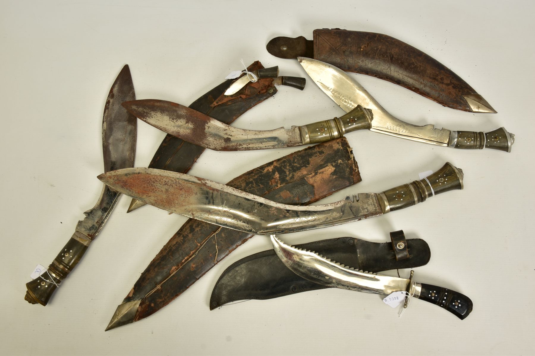 FIVE x EXAMPLES OF INDIAN/ASIAN SUB CONTINENT KUKURI STYLE KNIVES/DAGGERS, FOUR have scabbards - Image 6 of 8