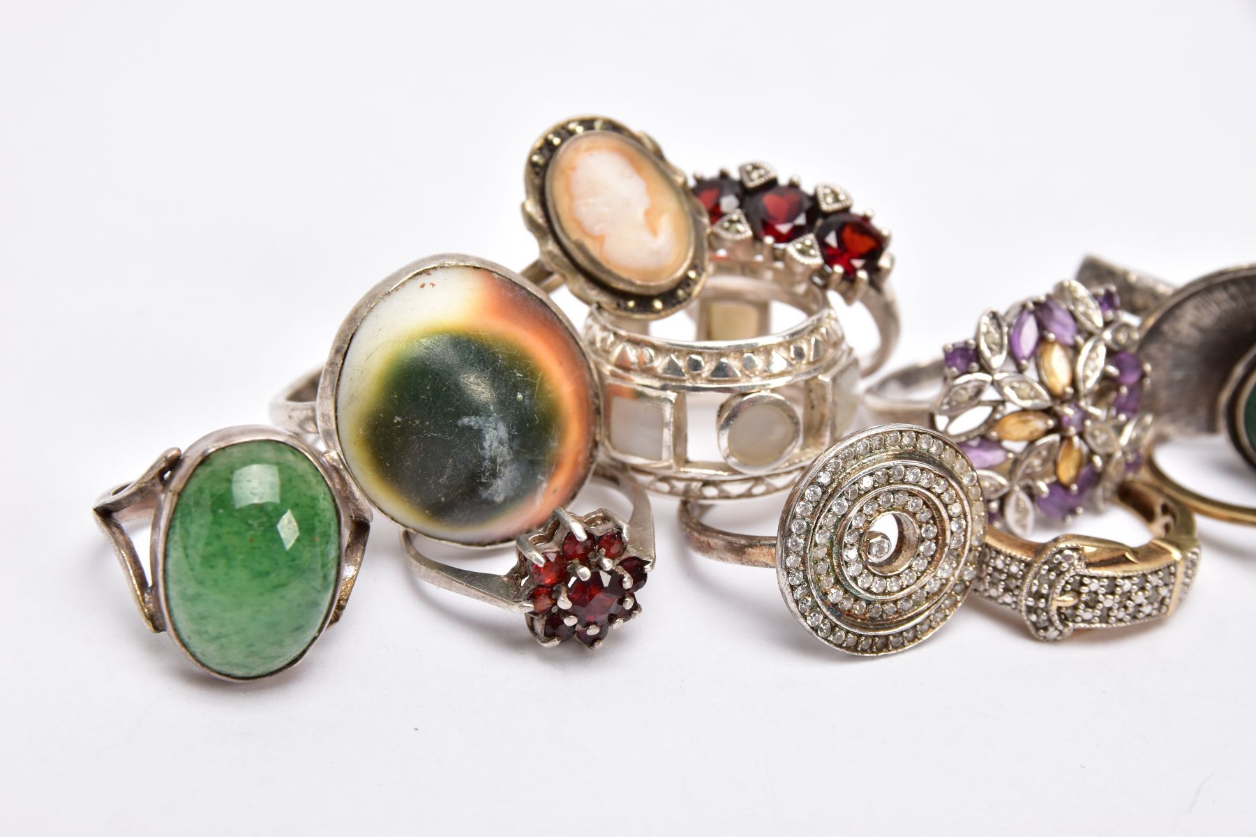 A SELECTION OF THIRTEEN SILVER AND WHITE METAL RINGS, to include an operculum shell ring, a - Image 2 of 3