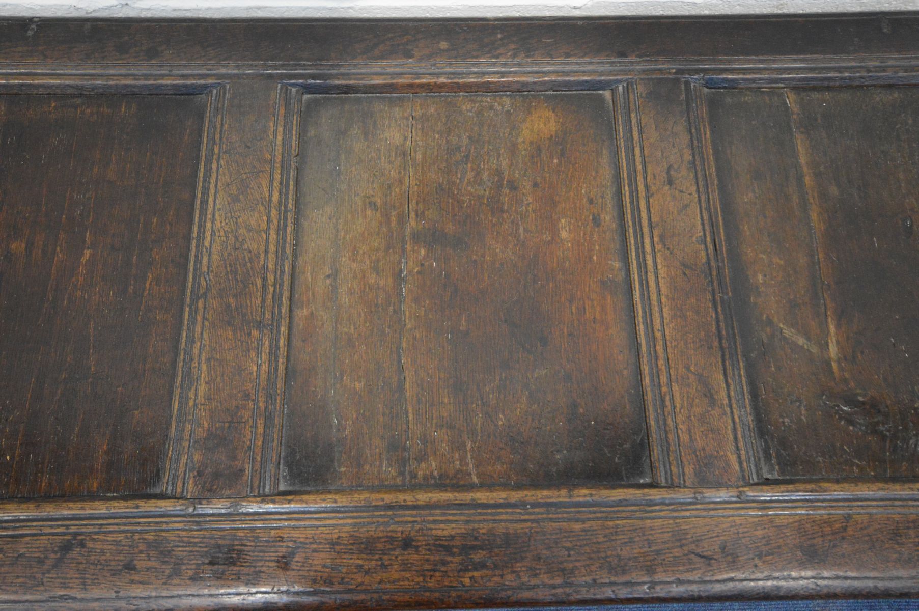 A GEORGIAN OAK PANELLED COFFER, width 126cm x depth 55cm x height 63cm (condition - historical - Image 3 of 4