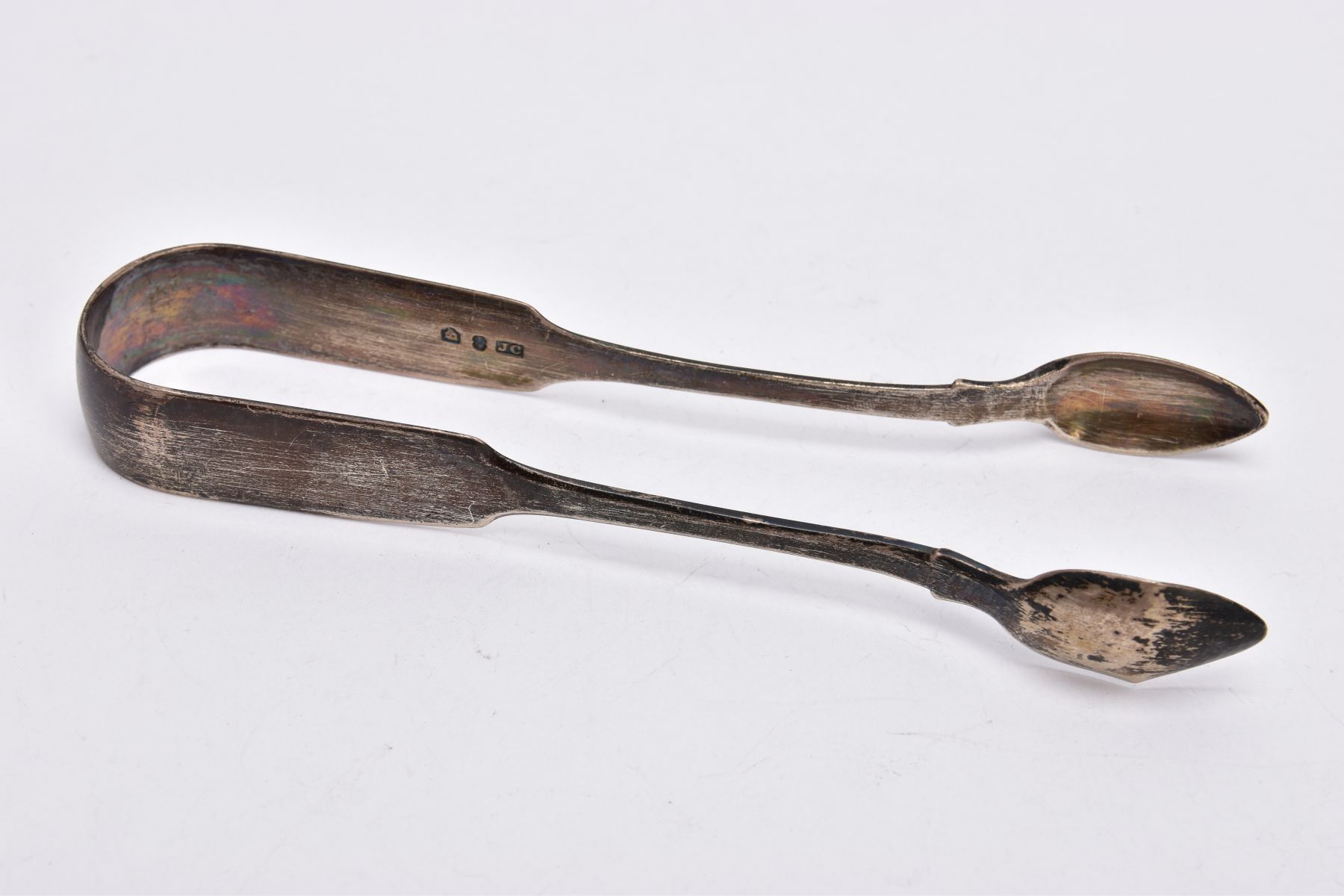 A PAIR OF GEORGE IV SILVER SUGAR TONGS, plain polished fiddle pattern design, engraved initials to