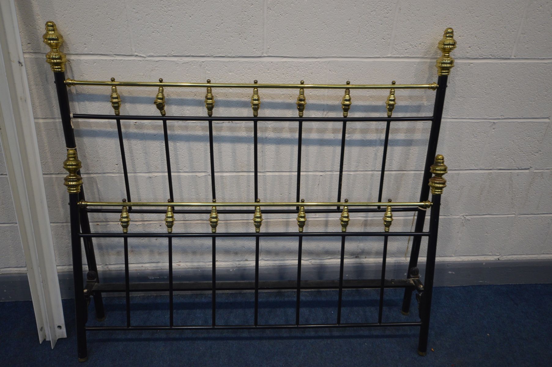 A VICTORIAN STYLE BRASS AND METAL 4FT6 BEDSTEAD - Image 2 of 3