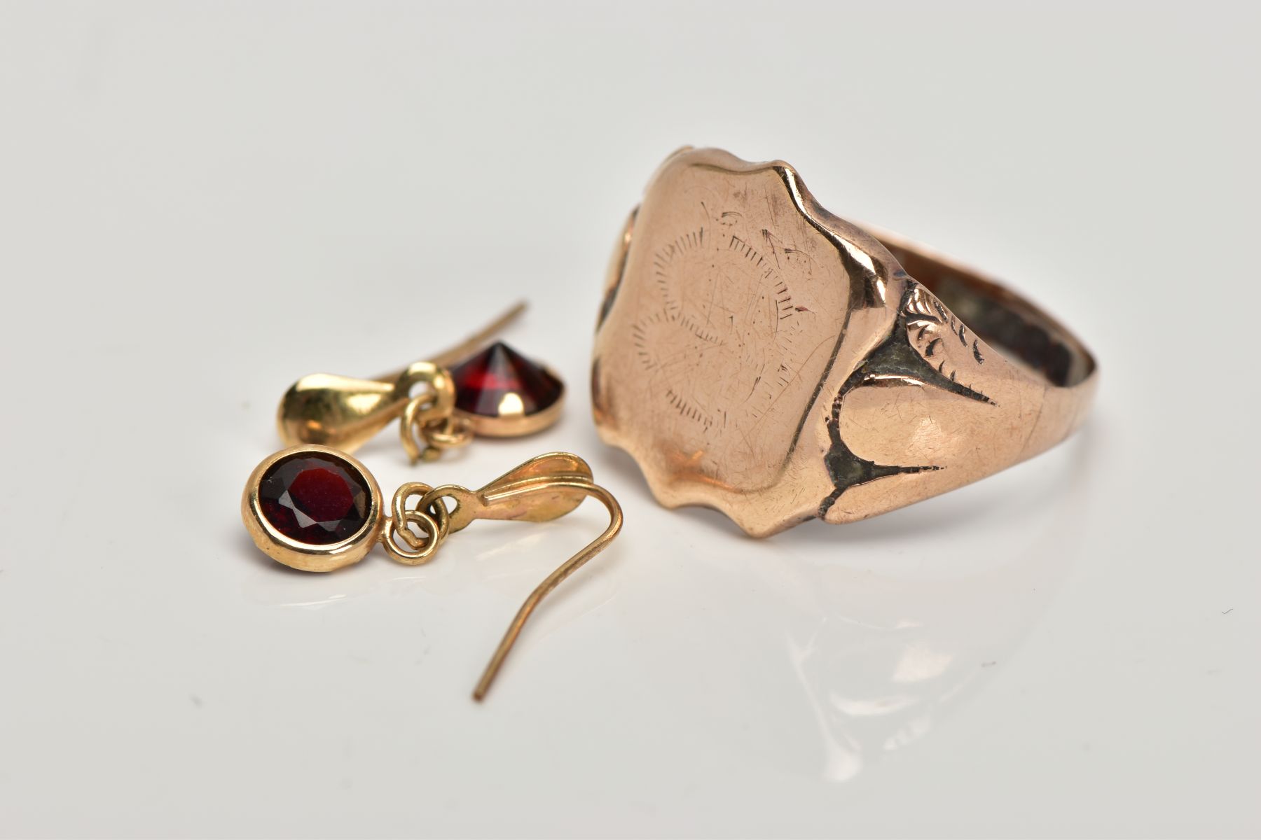 A GENTS 9CT GOLD SIGNET RING AND A PAIR OF YELLOW METAL GARNET DROP EARRINGS, the ring designed with - Image 2 of 3