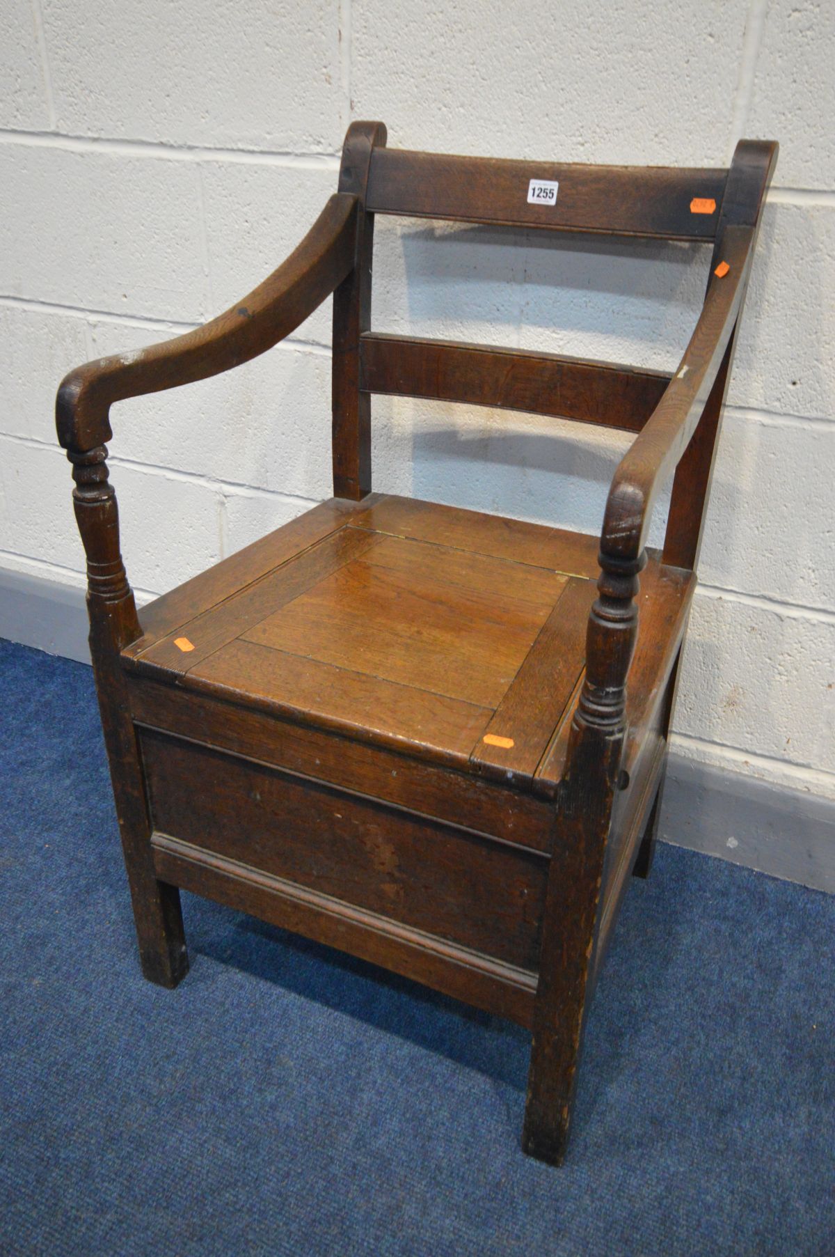 A GEORGIAN OAK COMMODE CHAIR, with open armrests and ceramic bowl