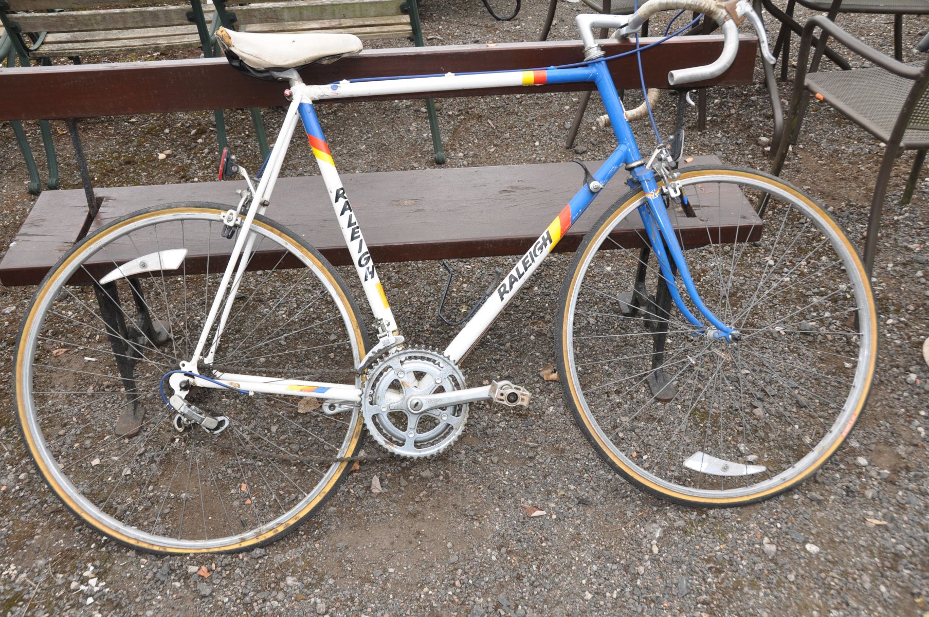 A VINTAGE RALEIGH GENTS RACING BIKE with 12 speed Sachs Huret gears, 25in