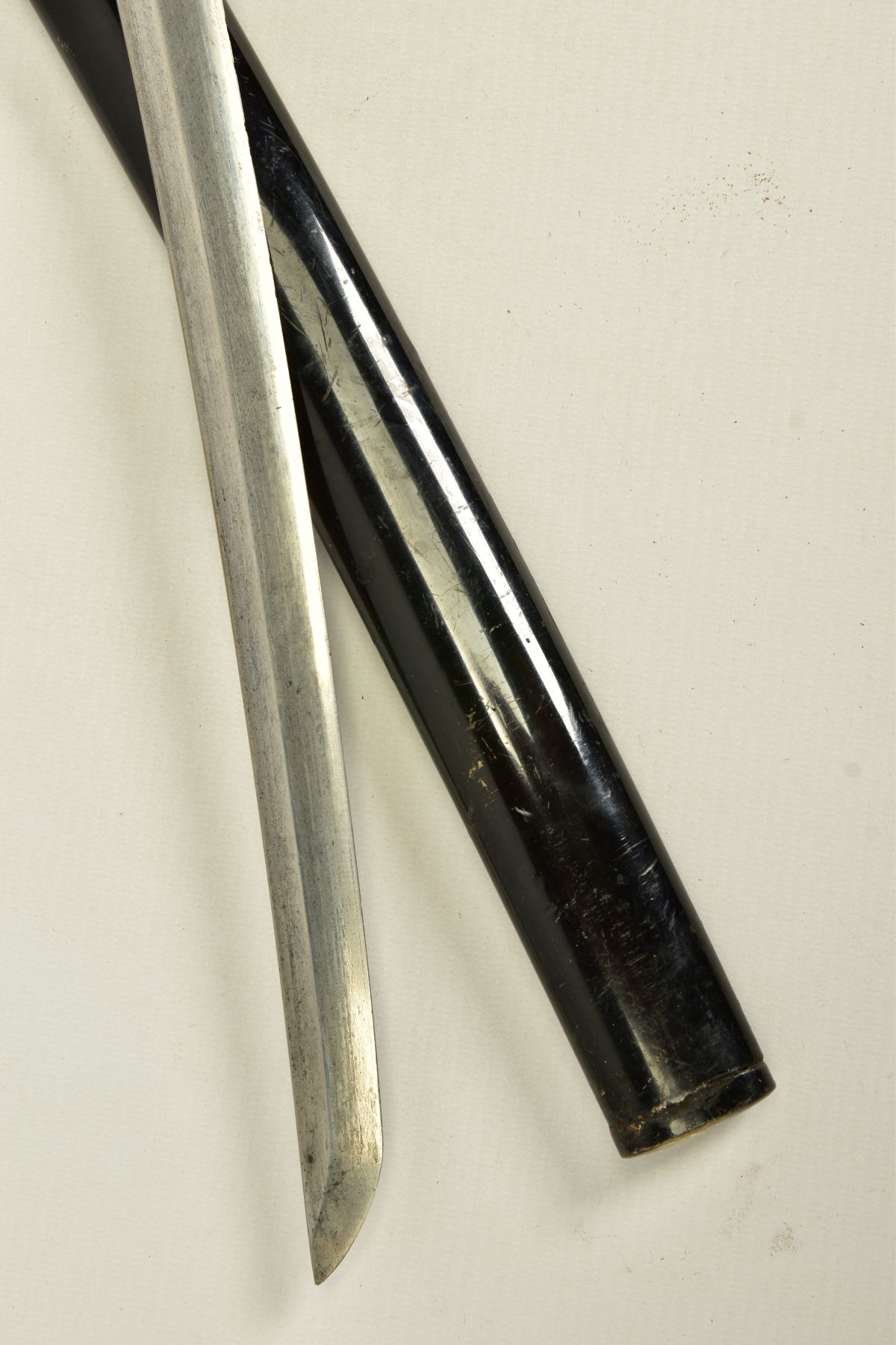 A WWII ERA JAPANESE 'GUNTO' SHORT SWORD with black painted/lacquered scabbard which is not marked, - Image 6 of 12
