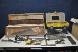 A VINTAGE CARPENTERS TOOLBOX AND A STANLEY PLASTIC TOOLBOX CONTAINING TOOLS including a Stanley No