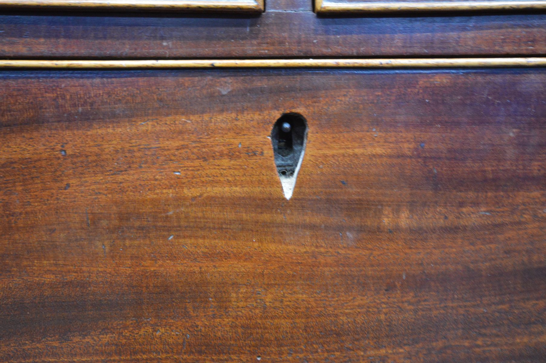 A GEORGIAN OAK CHEST OF TWO OVER THREE LONG DRAWERS, on bracket feet, width 98cm x depth 47cm x - Image 5 of 5