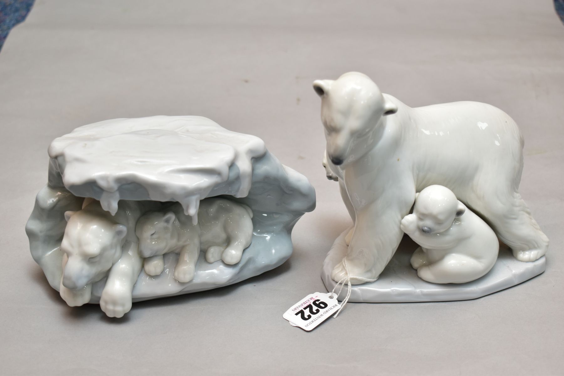 FOUR LLADRO POLAR BEAR FIGURES/GROUPS AND ANOTHER, comprising 8062 'A Snowy Sanctuary', 6745 'Arctic - Image 3 of 3