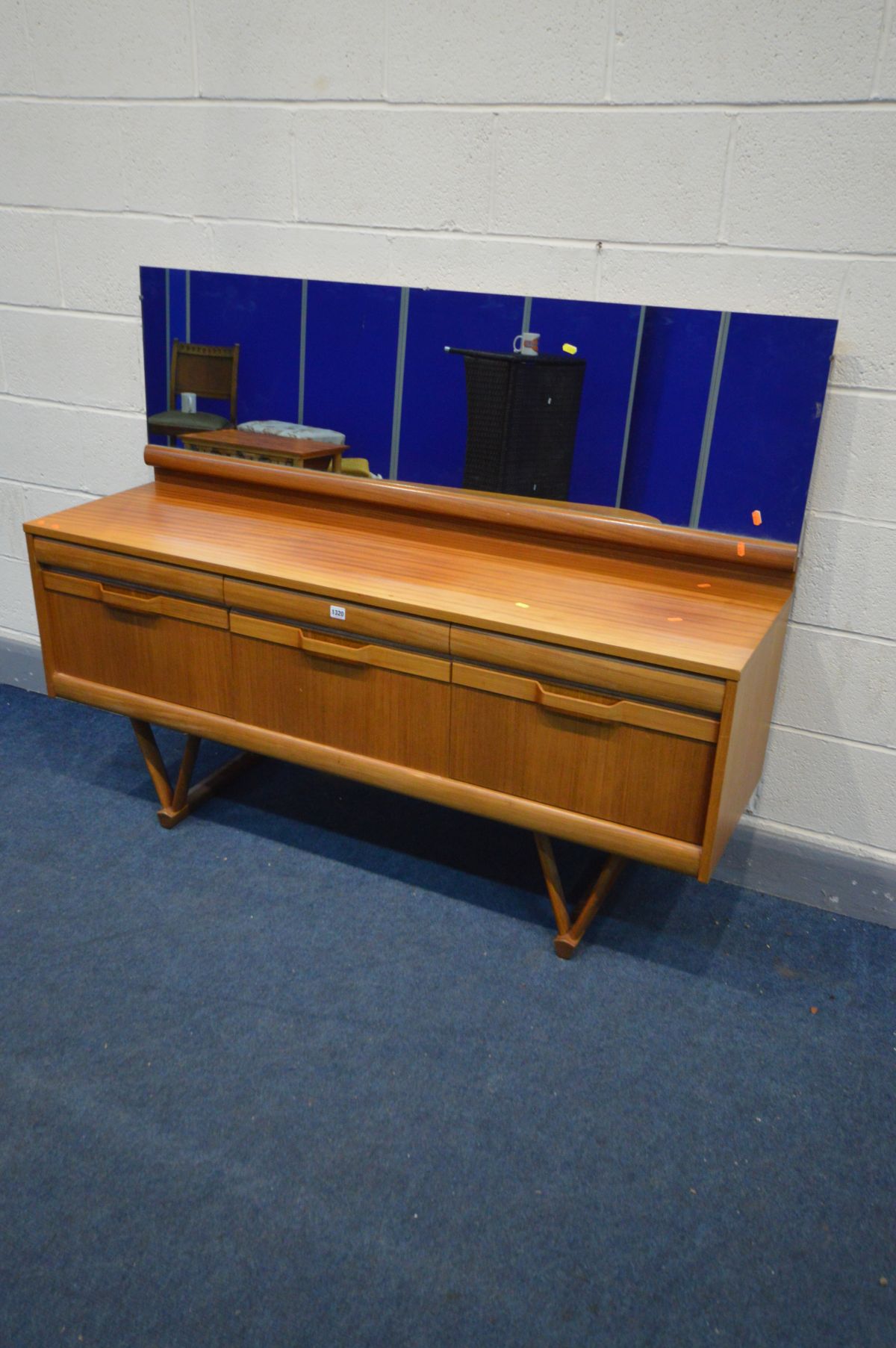 A MID 20TH CENTURY AFROMOSIA TEAK DRESSING TABLE, possible Elliotts of Newbury, with a rectangular - Image 4 of 5