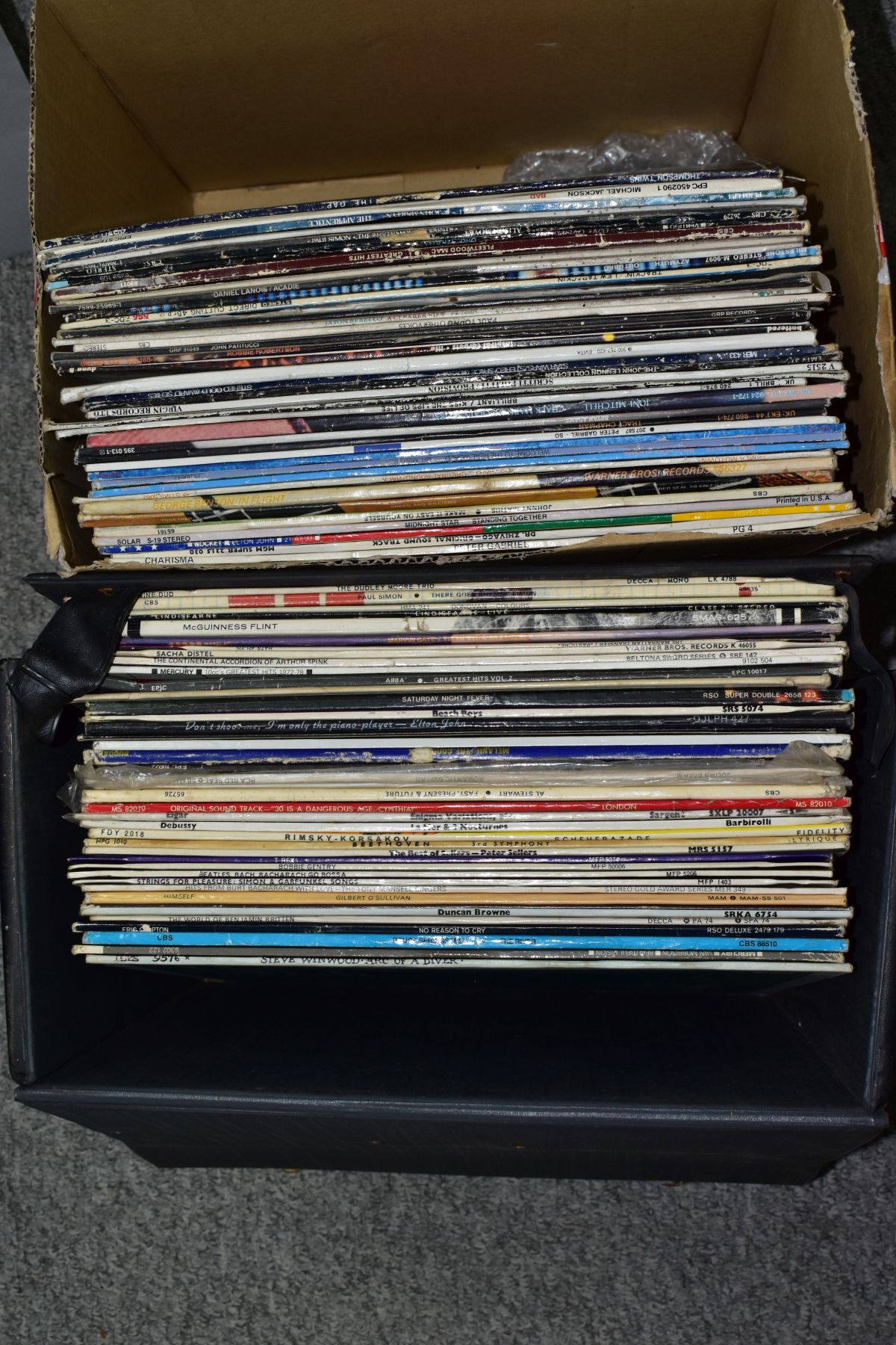 THREE TRAYS AND A CASE CONTAINING OVER TWO HUNDRED AND FIFTY LP'S, 12 INCH, 7 INCH SINGLES AND CD'S, - Bild 3 aus 3