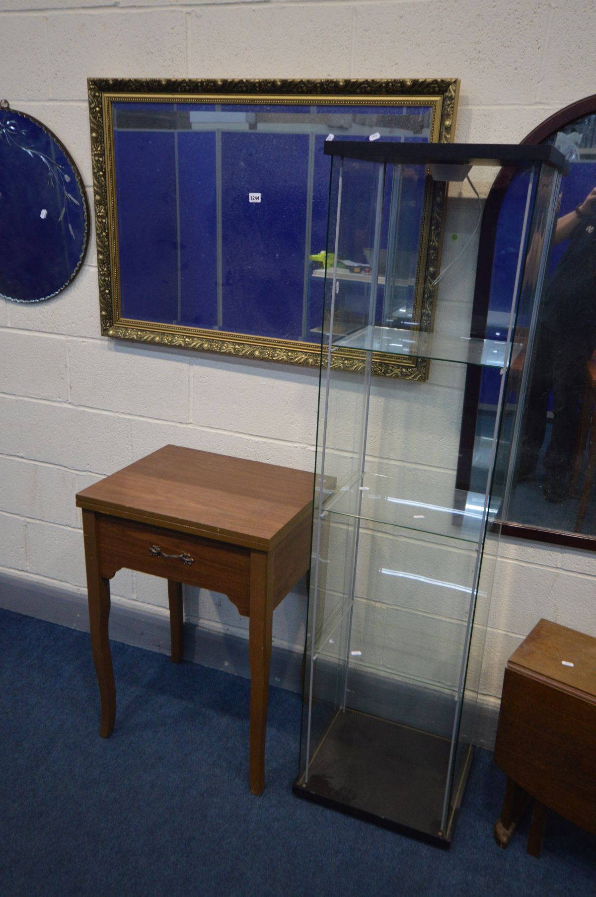 A QUANTITY OF FURNITURE, to include three various wall mirrors, shop display cabinet (missing - Image 3 of 4