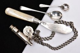 A SELECTION OF ITEMS, to include a mother of pearl handled silver butter knife, a small silver